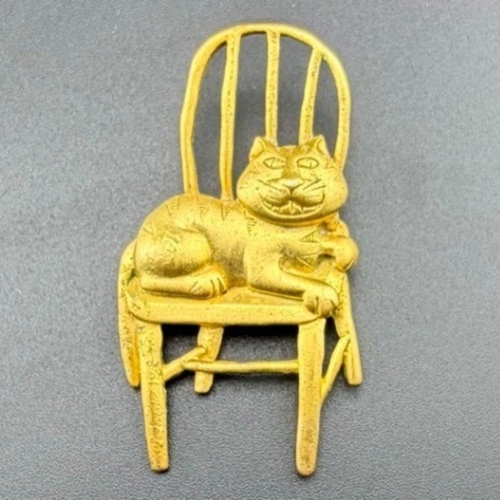 JJ Brooch Gold Tone Cat on Chair Tabby Feline Vintage Whimsical Novelty Kitsch